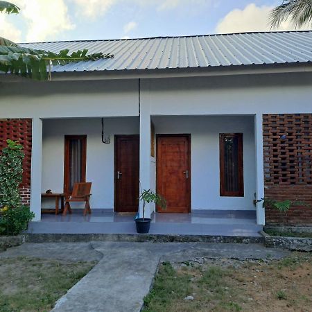 Mandalika Homestay Kuta  Kültér fotó