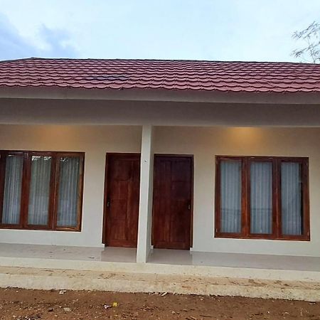 Mandalika Homestay Kuta  Kültér fotó