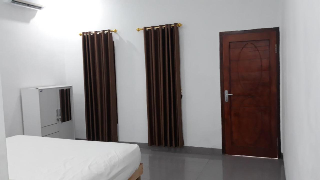 Mandalika Homestay Kuta  Kültér fotó