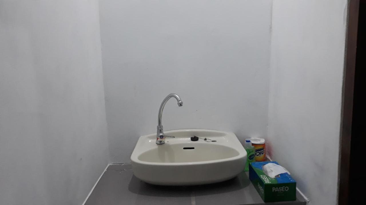 Mandalika Homestay Kuta  Kültér fotó