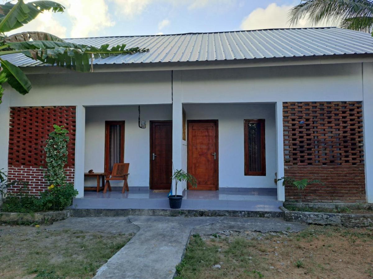 Mandalika Homestay Kuta  Kültér fotó